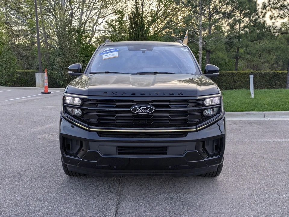 2025 Ford Expedition 5th Gen - Image 9 of 31