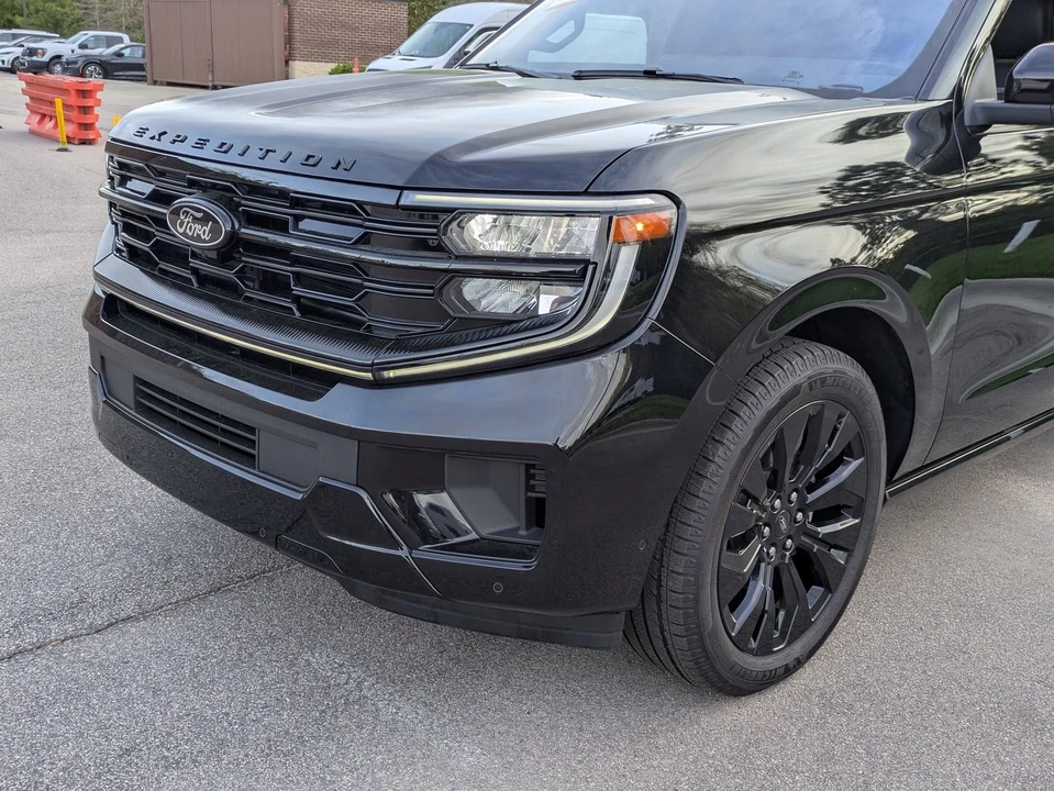 2025 Ford Expedition 5th Gen - Image 10 of 31