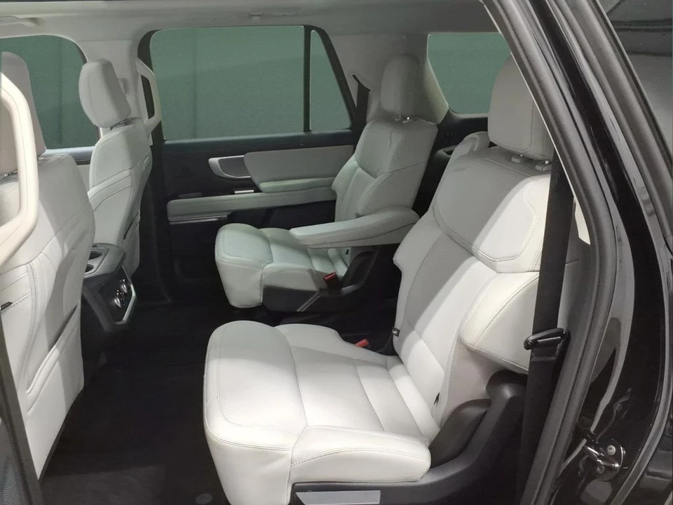 2025 Ford Expedition 5th Gen - Image 18 of 21