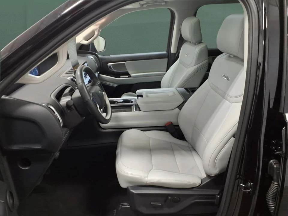 2025 Ford Expedition 5th Gen - Image 17 of 21
