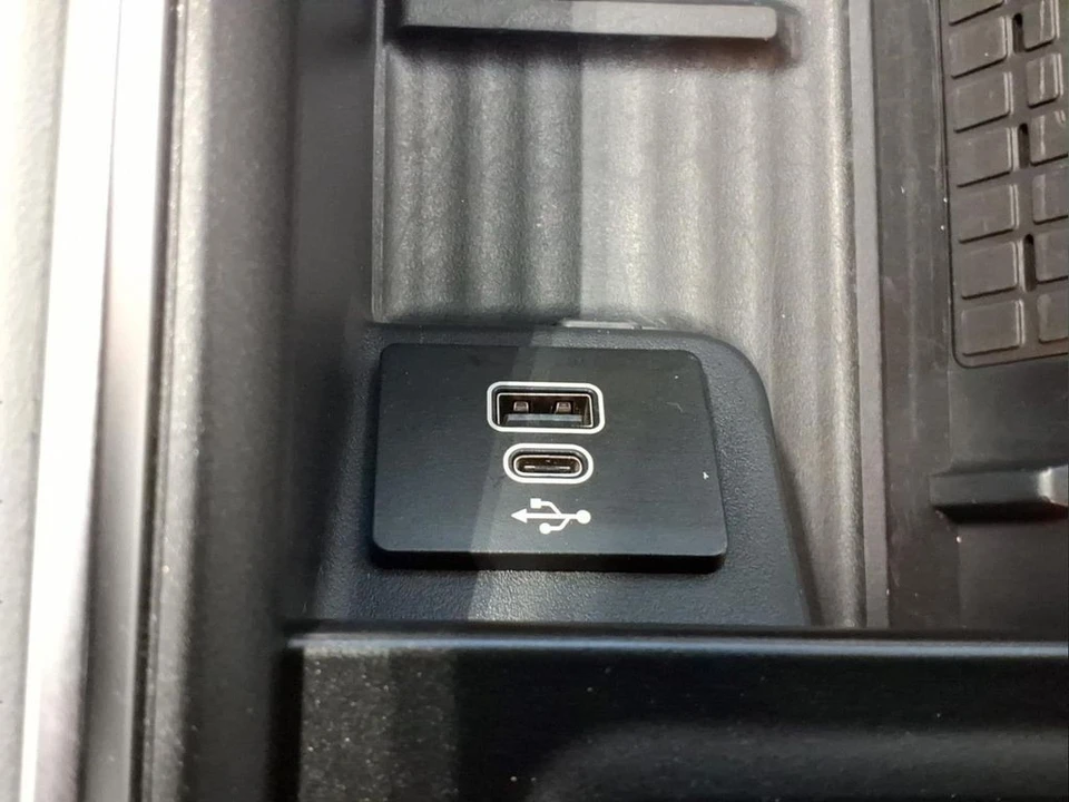 2025 Ford Expedition 5th Gen - Image 13 of 21