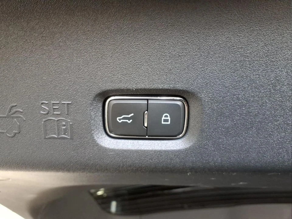 2025 Ford Expedition 5th Gen - Image 23 of 25