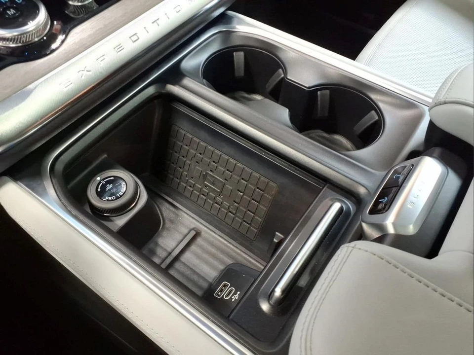2025 Ford Expedition 5th Gen - Image 14 of 21