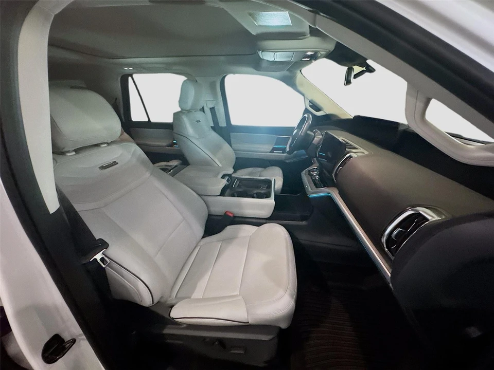 2025 Ford Expedition 5th Gen - Image 16 of 17