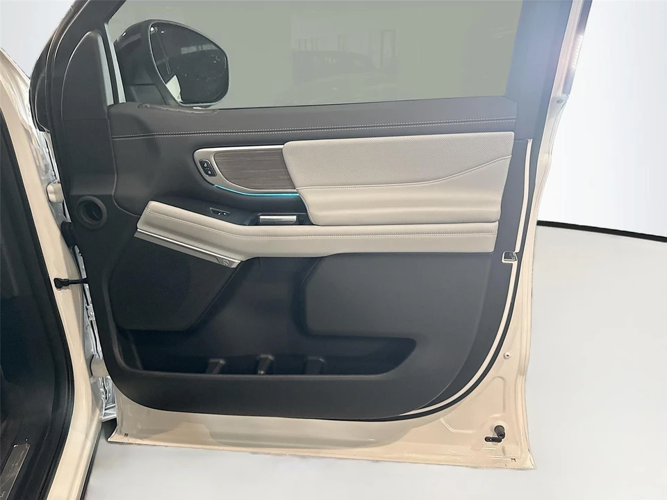 2025 Ford Expedition 5th Gen - Image 15 of 17