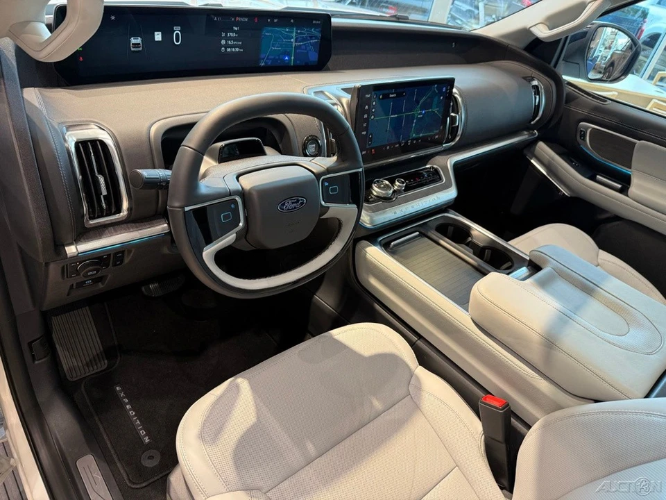 2025 Ford Expedition 5th Gen - Image 14 of 21