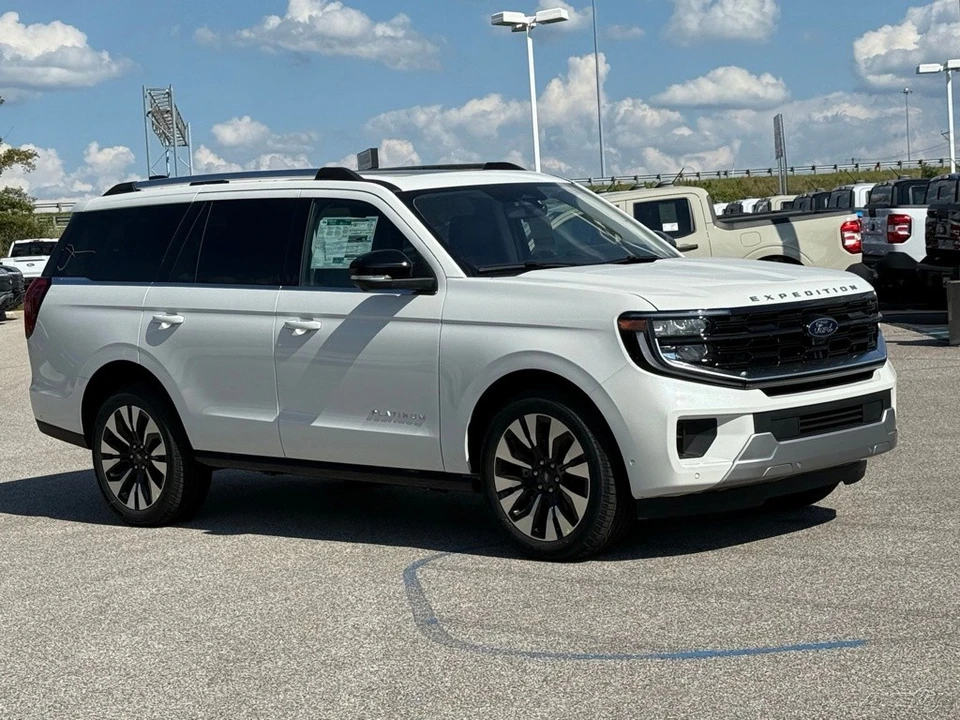 2025 Ford Expedition 5th Gen - Image 9 of 12