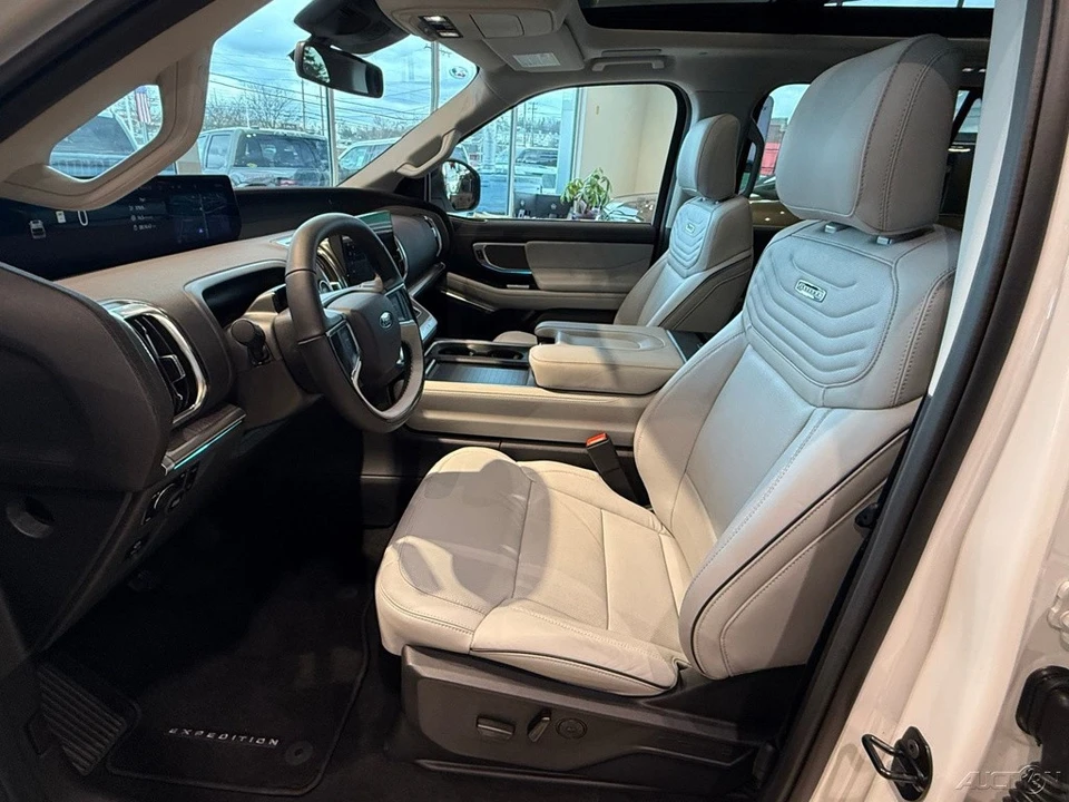 2025 Ford Expedition 5th Gen - Image 15 of 21