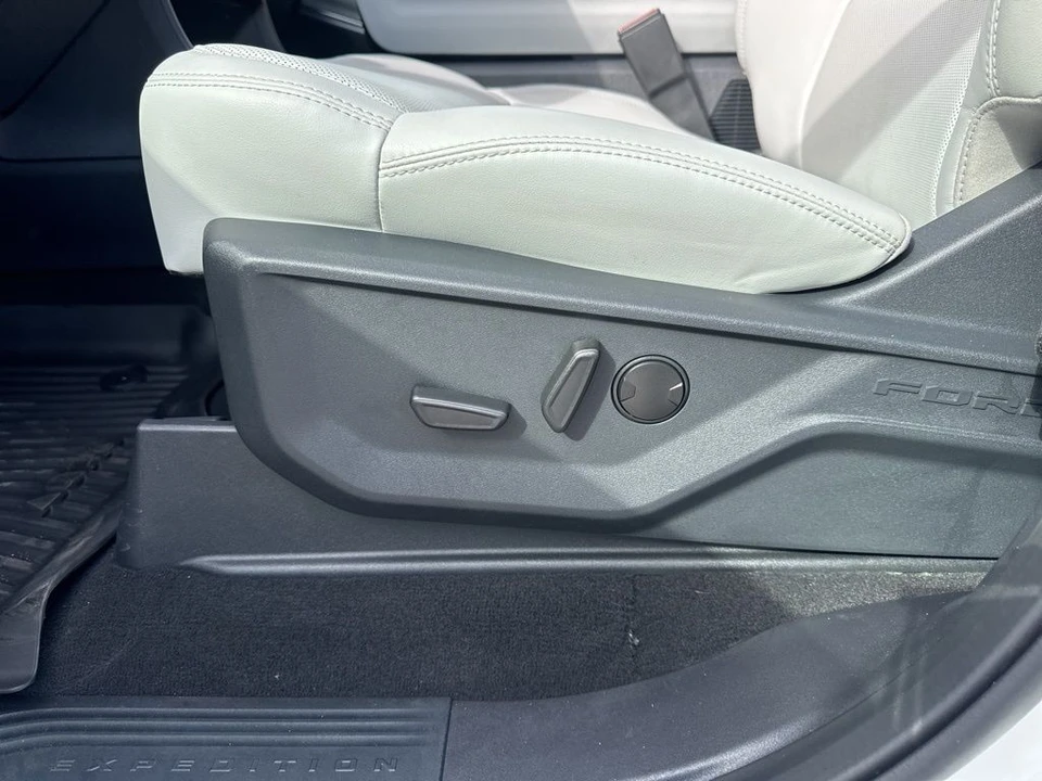 2025 Ford Expedition 5th Gen - Image 13 of 21