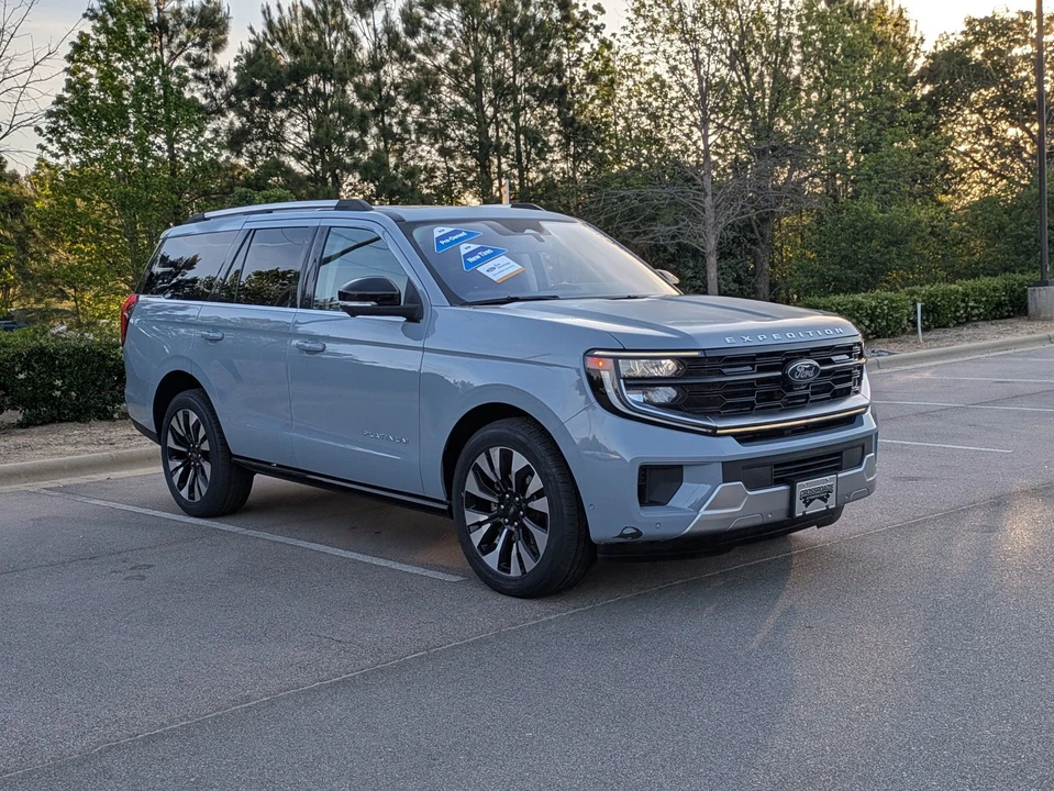 2025 Ford Expedition 5th Gen - Image 2 of 21