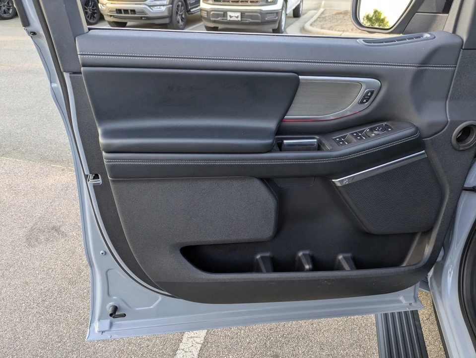 2025 Ford Expedition 5th Gen - Image 15 of 21