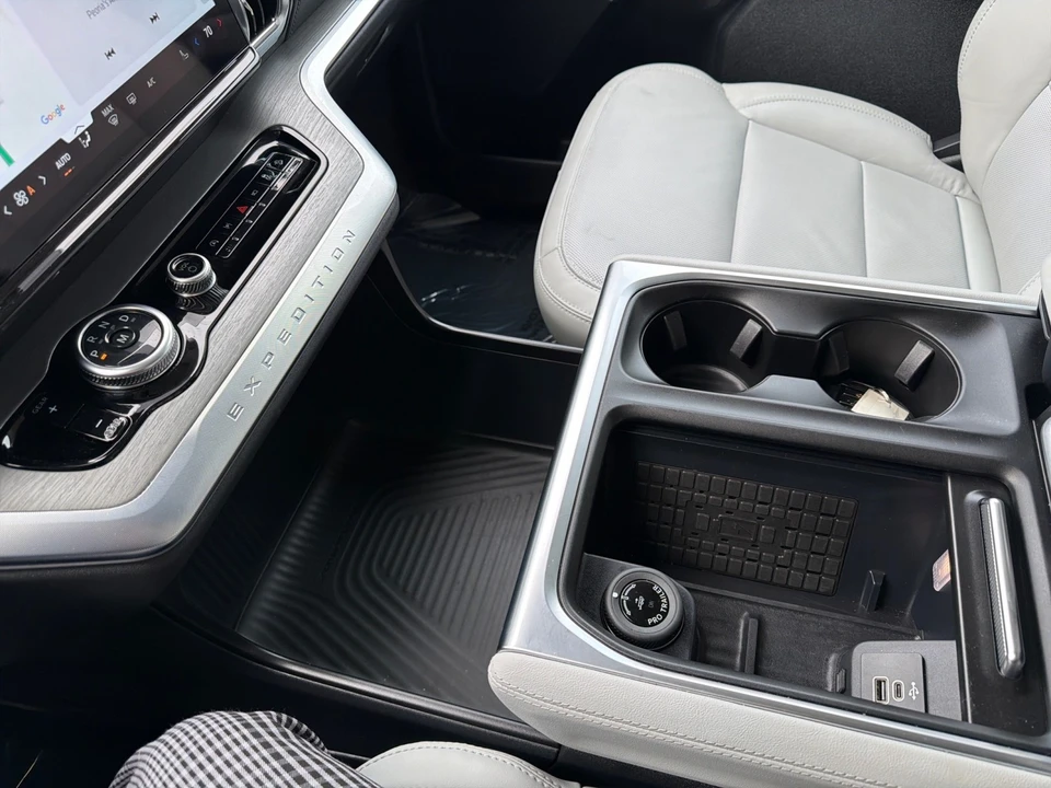 2025 Ford Expedition 5th Gen - Image 26 of 31