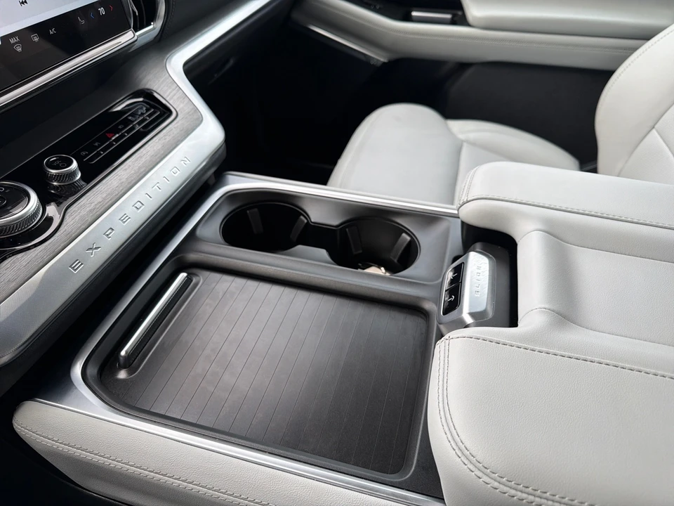 2025 Ford Expedition 5th Gen - Image 23 of 31