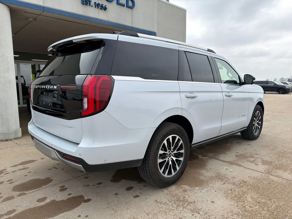 2025 Ford Expedition 5th Gen - Image 11 of 31