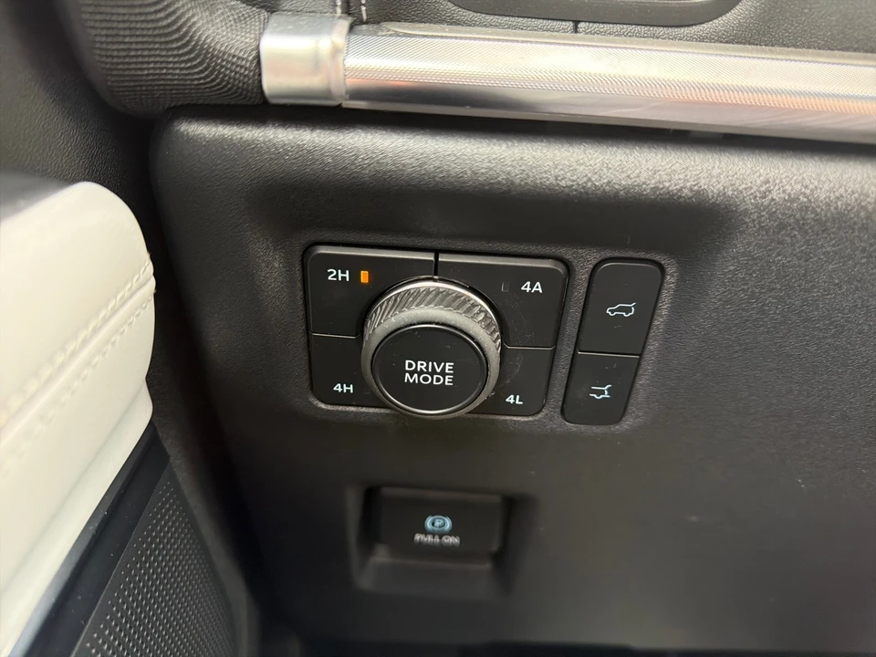 2025 Ford Expedition 5th Gen - Image 29 of 31