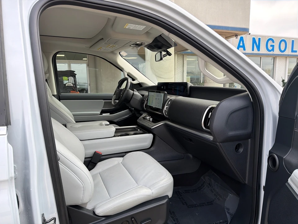 2025 Ford Expedition 5th Gen - Image 17 of 31