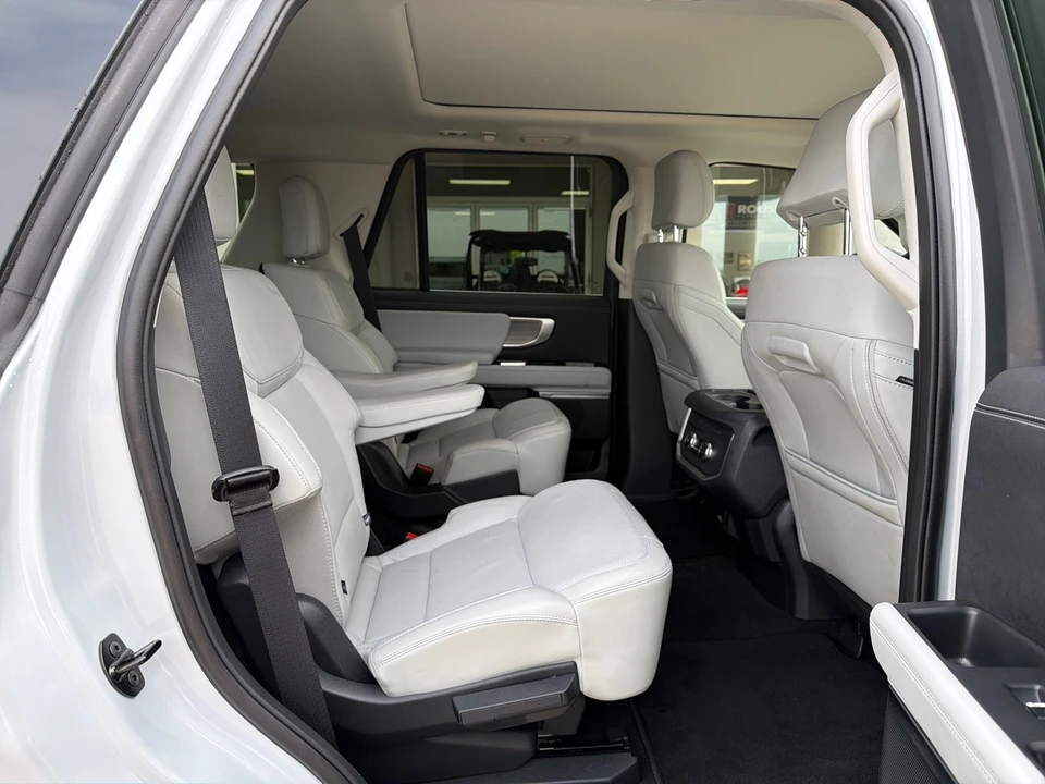 2025 Ford Expedition 5th Gen - Image 16 of 31