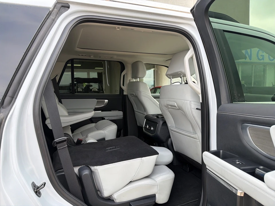 2025 Ford Expedition 5th Gen - Image 12 of 31