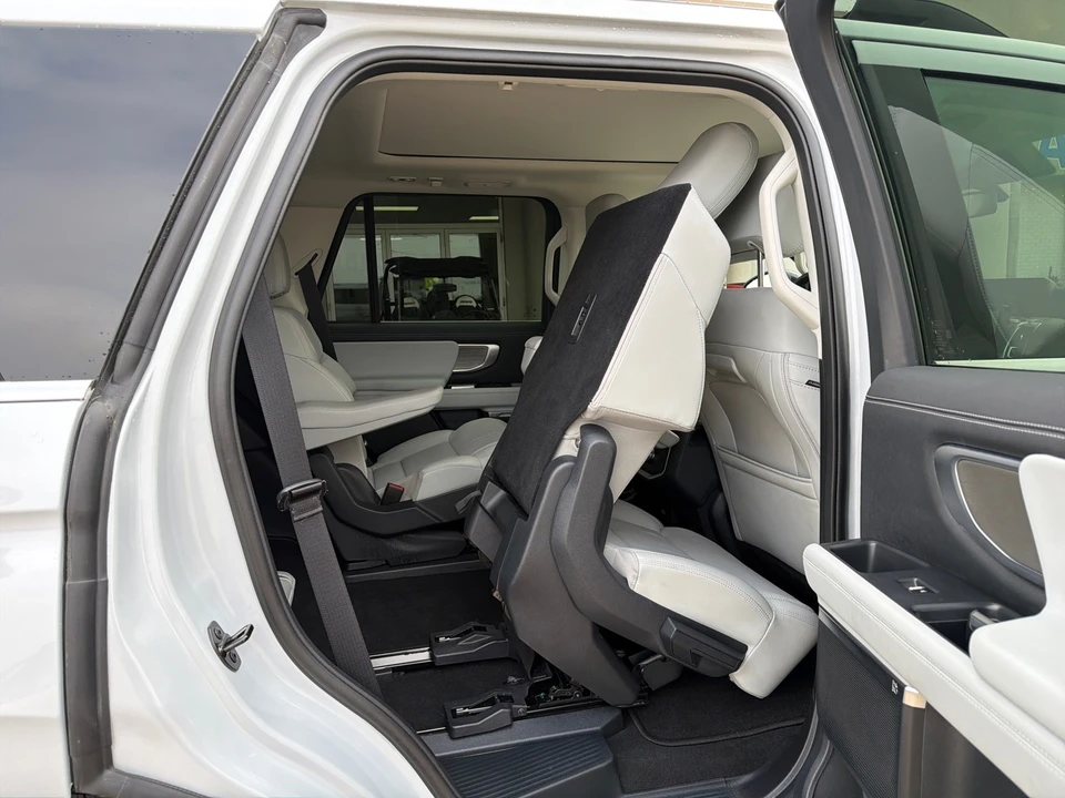 2025 Ford Expedition 5th Gen - Image 15 of 31