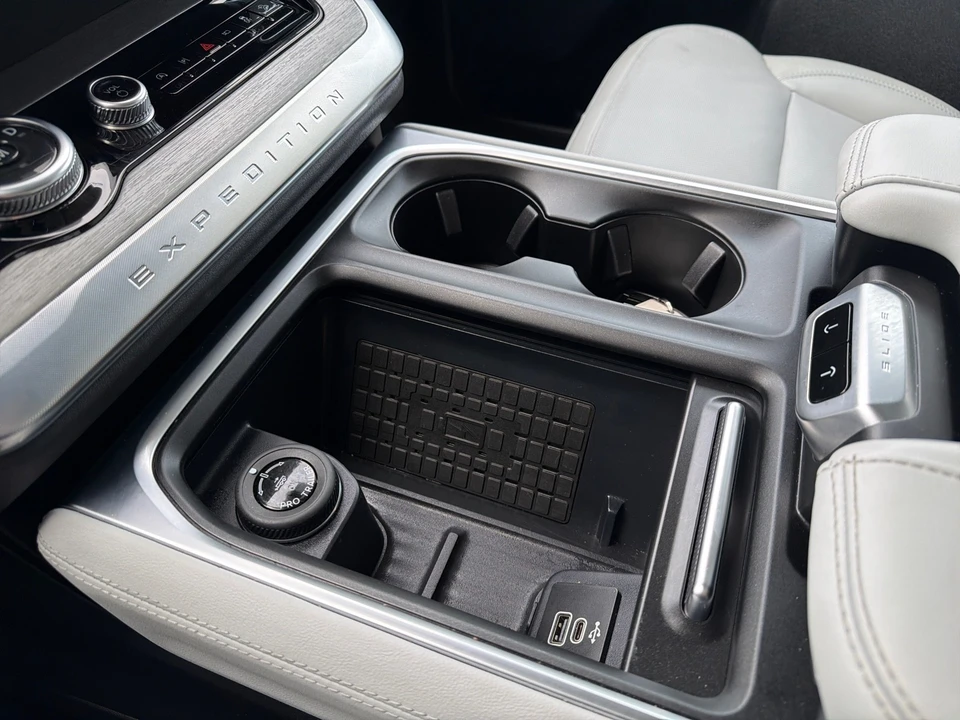 2025 Ford Expedition 5th Gen - Image 24 of 31