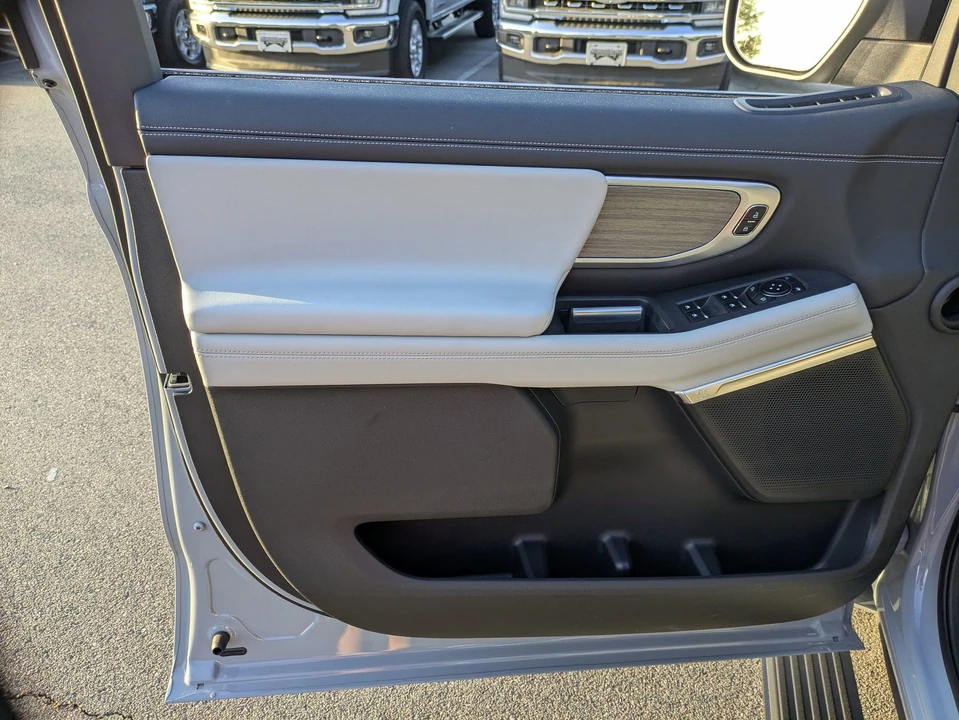 2025 Ford Expedition 5th Gen - Image 15 of 21