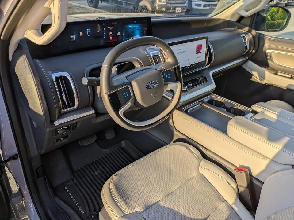 2025 Ford Expedition 5th Gen - Image 14 of 21