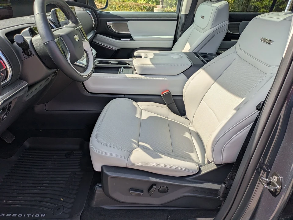 2025 Ford Expedition 5th Gen - Image 15 of 21