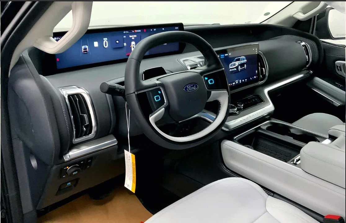 2025 Ford Expedition 5th Gen - Image 9 of 10