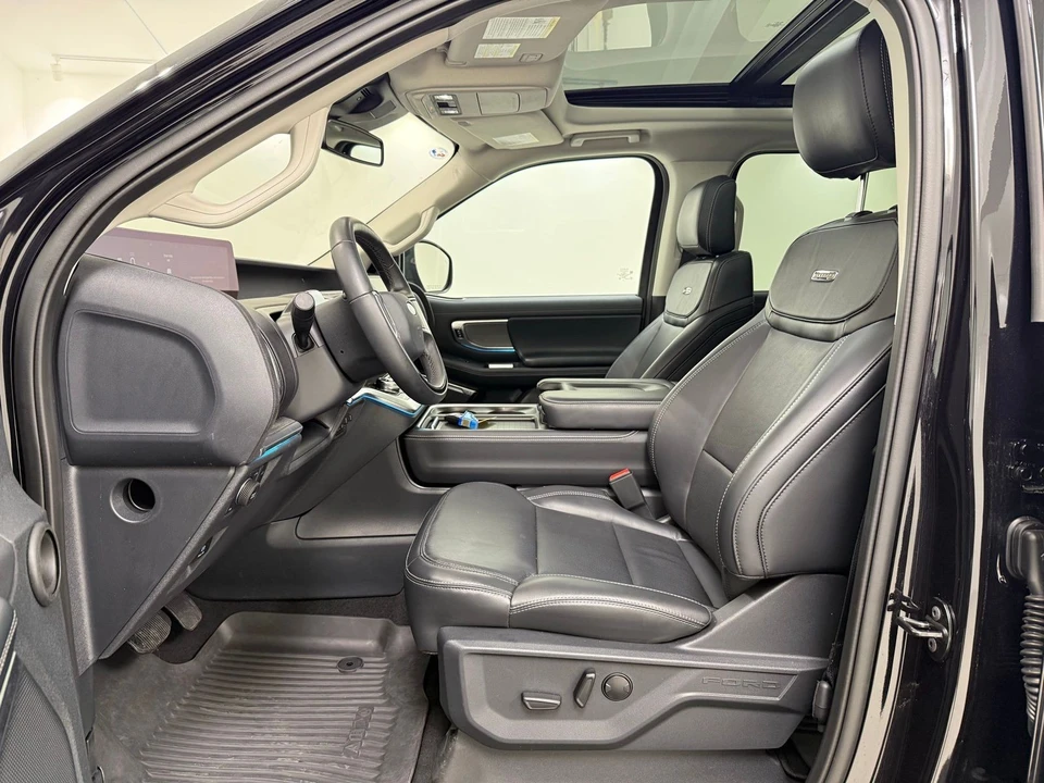 2025 Ford Expedition 5th Gen - Image 17 of 21