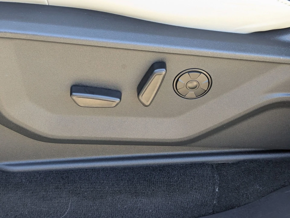 2025 Ford Expedition 5th Gen - Image 17 of 21