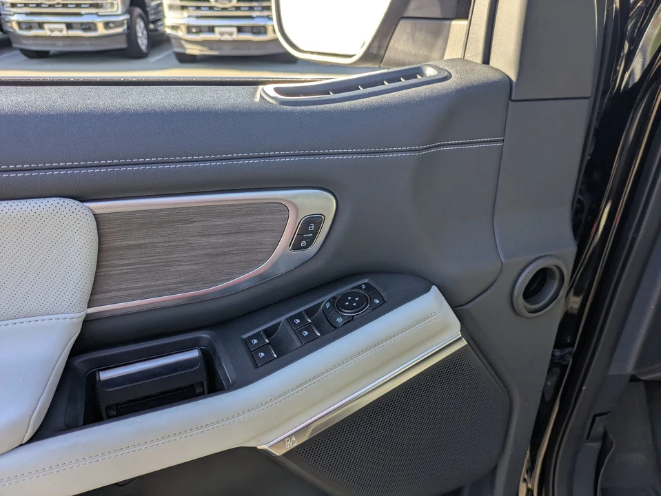 2025 Ford Expedition 5th Gen - Image 16 of 21