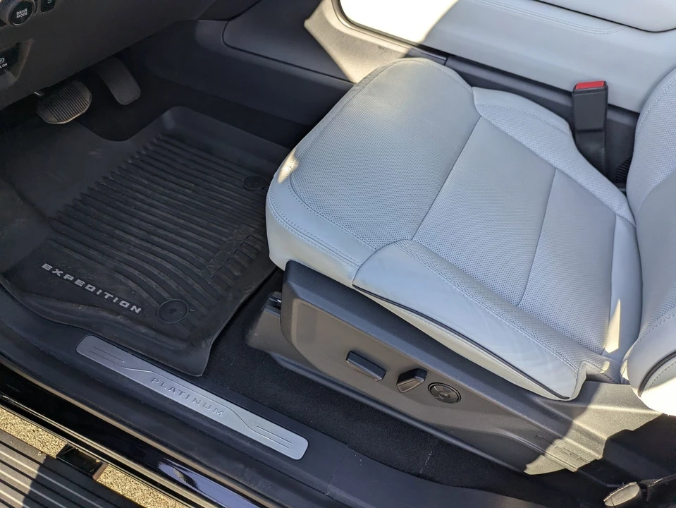 2025 Ford Expedition 5th Gen - Image 13 of 21