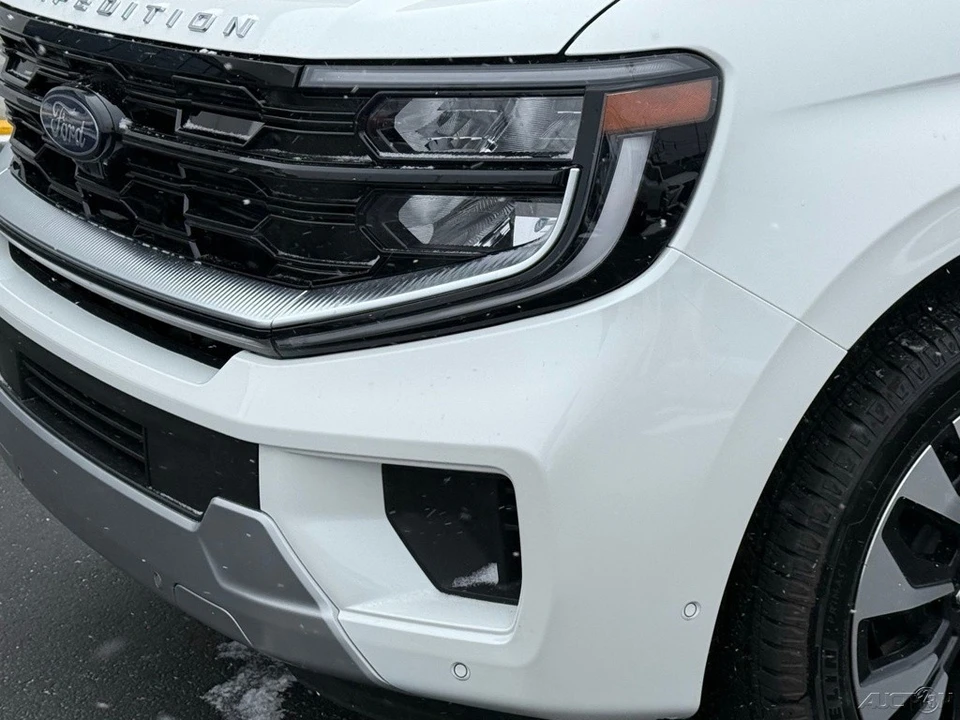 2025 Ford Expedition 5th Gen - Image 9 of 12
