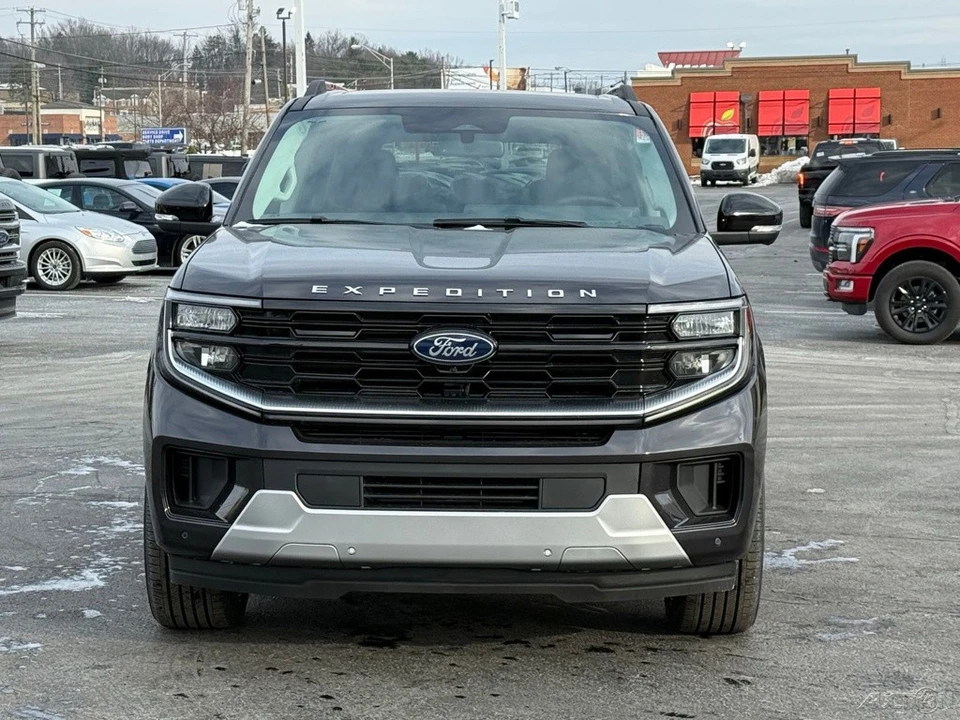 2025 Ford Expedition 5th Gen - Image 10 of 12