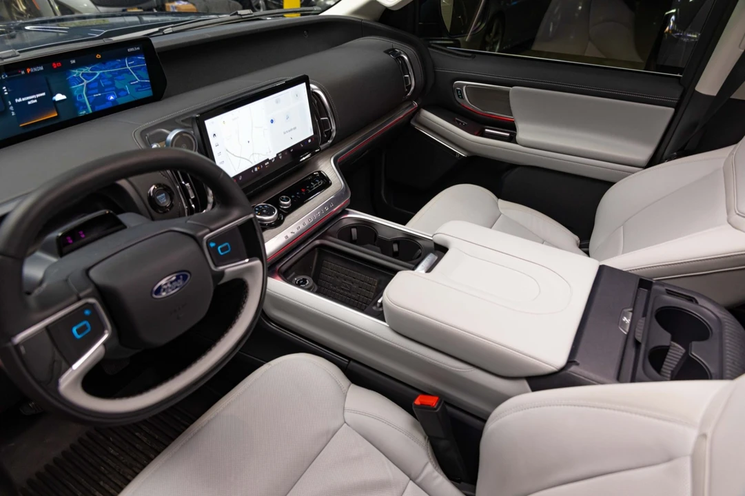 2025 Ford Expedition 5th Gen - Image 5 of 8