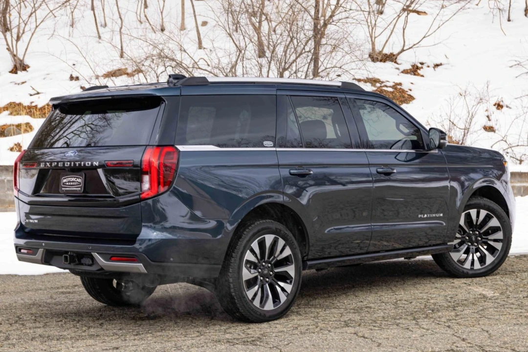 2025 Ford Expedition 5th Gen - Image 2 of 8