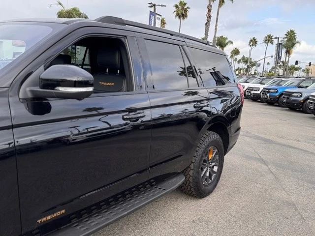 2025 Ford Expedition 5th Gen - Image 9 of 12