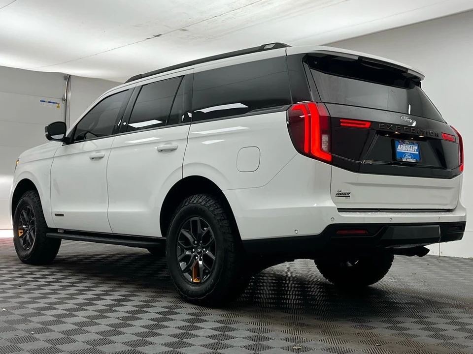 2025 Ford Expedition 5th Gen - Image 11 of 12