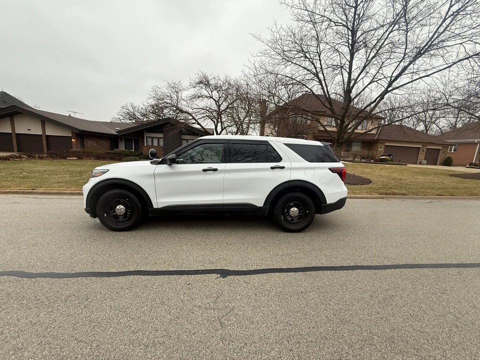 2025 Ford Explorer 6th Gen - Image 8 of 21