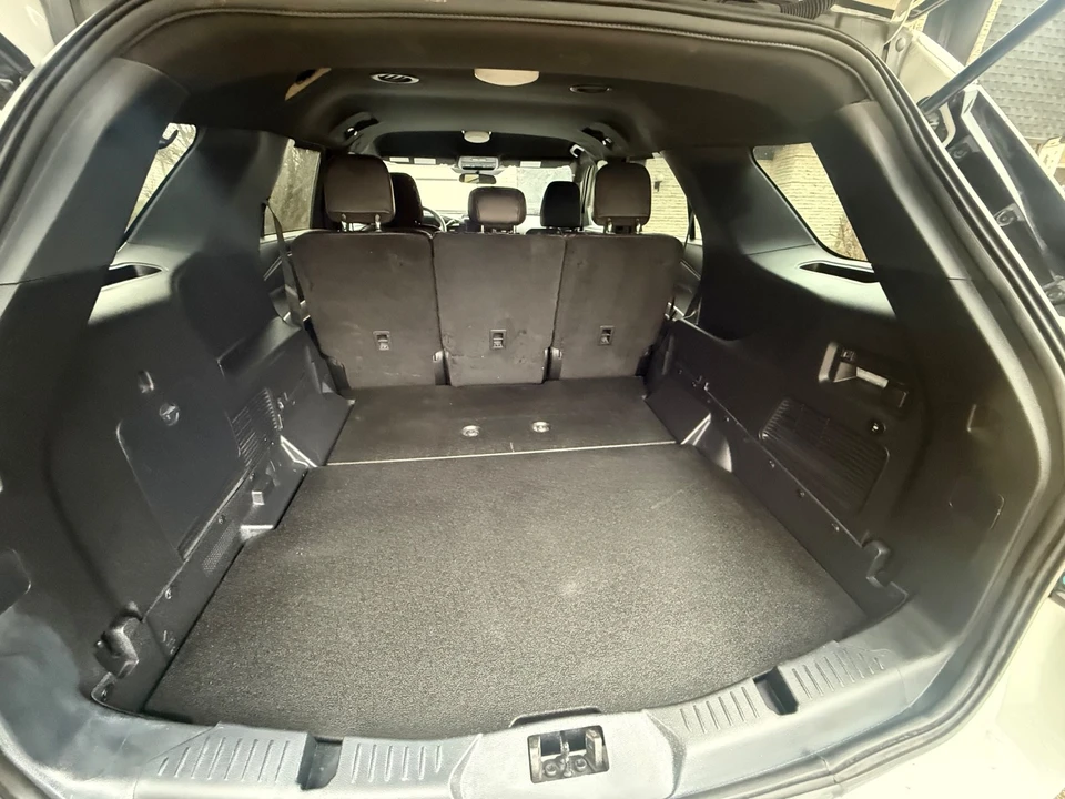 2025 Ford Explorer 6th Gen - Image 13 of 21