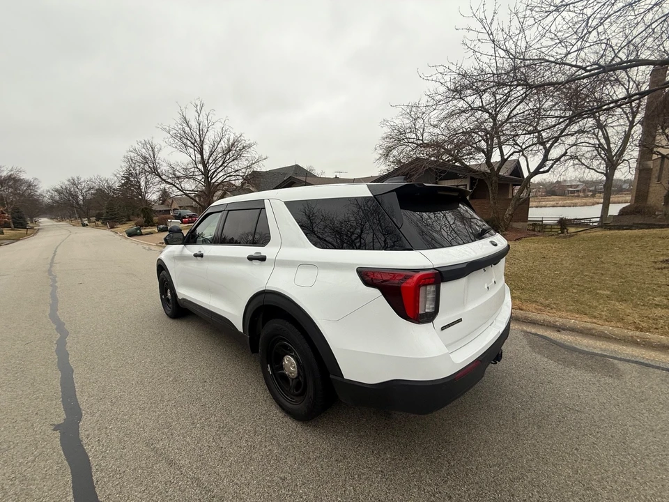 2025 Ford Explorer 6th Gen - Image 15 of 21