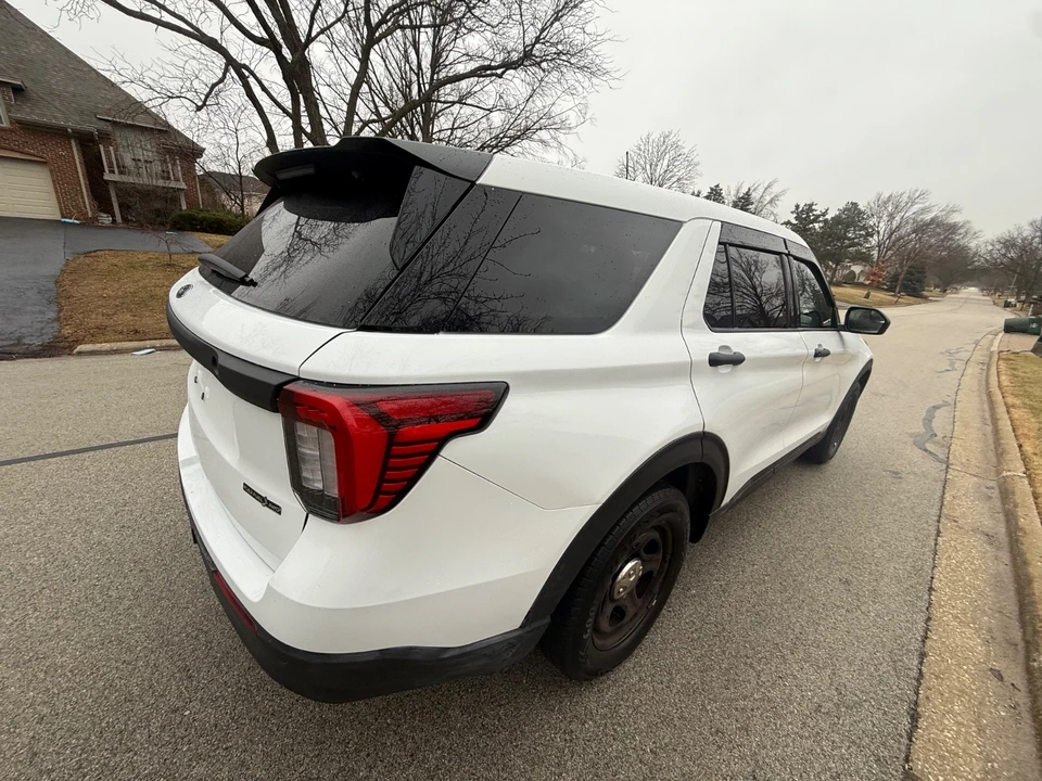 2025 Ford Explorer 6th Gen - Image 12 of 21