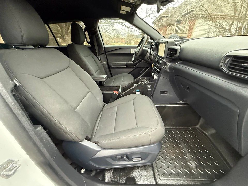 2025 Ford Explorer 6th Gen - Image 18 of 21