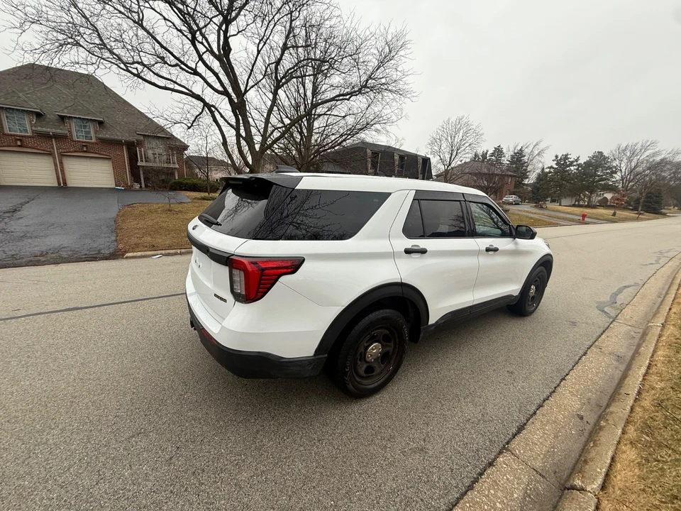 2025 Ford Explorer 6th Gen - Image 16 of 21