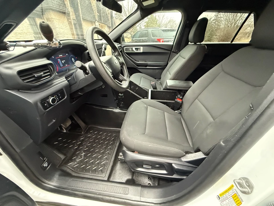2025 Ford Explorer 6th Gen - Image 17 of 21