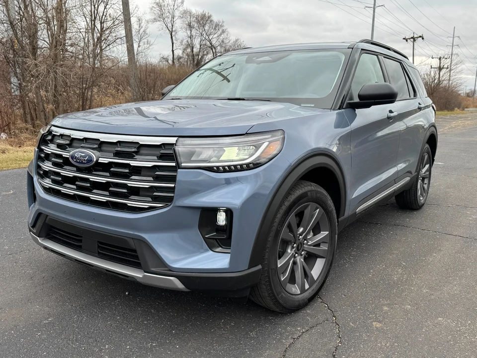 2025 Ford Explorer 6th Gen - Image 3 of 21