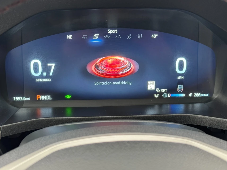 2025 Ford Explorer 6th Gen - Image 18 of 21