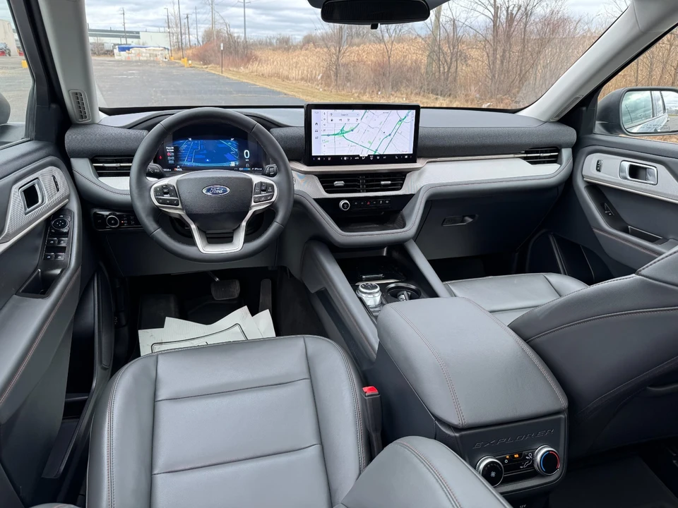 2025 Ford Explorer 6th Gen - Image 15 of 21