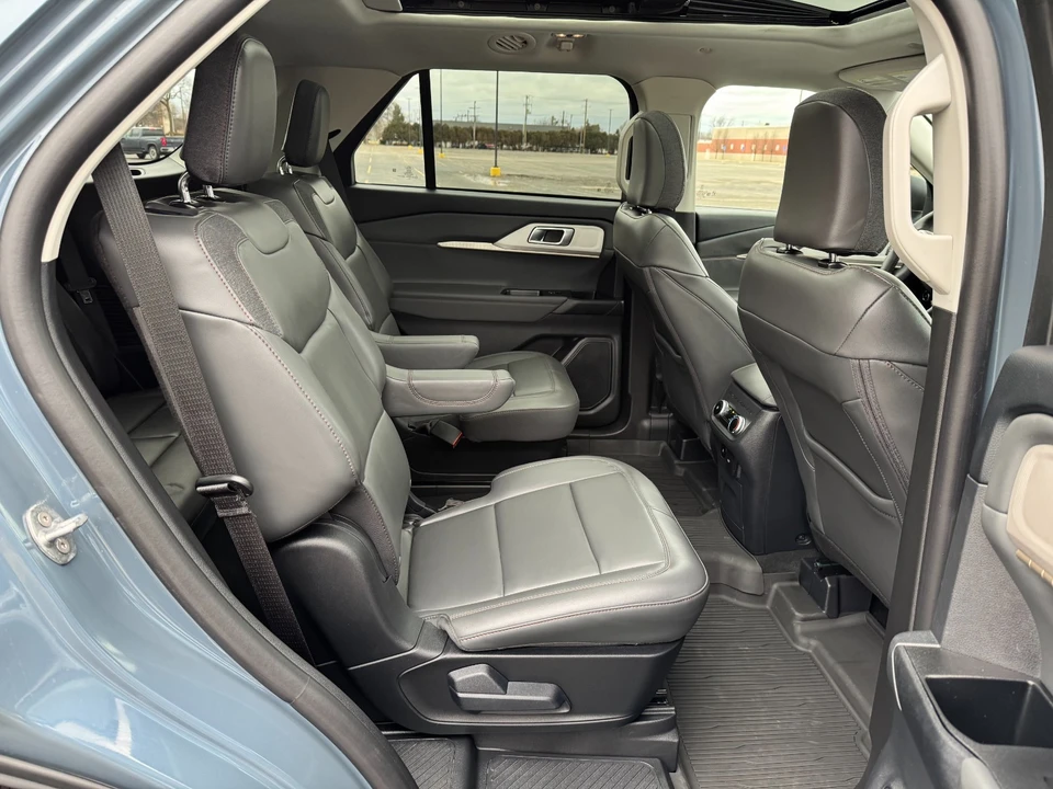2025 Ford Explorer 6th Gen - Image 12 of 21