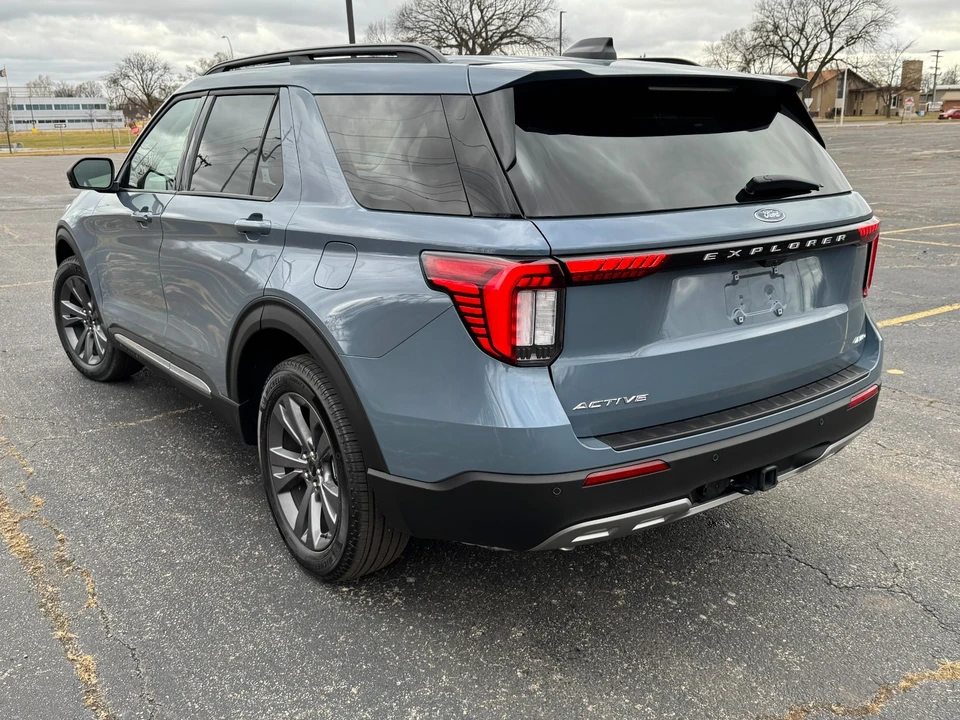 2025 Ford Explorer 6th Gen - Image 5 of 21